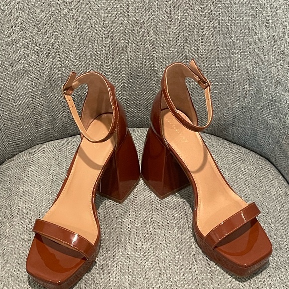 Circus by Sam Edelman - Oversized Block Heel - Picture 4 of 8